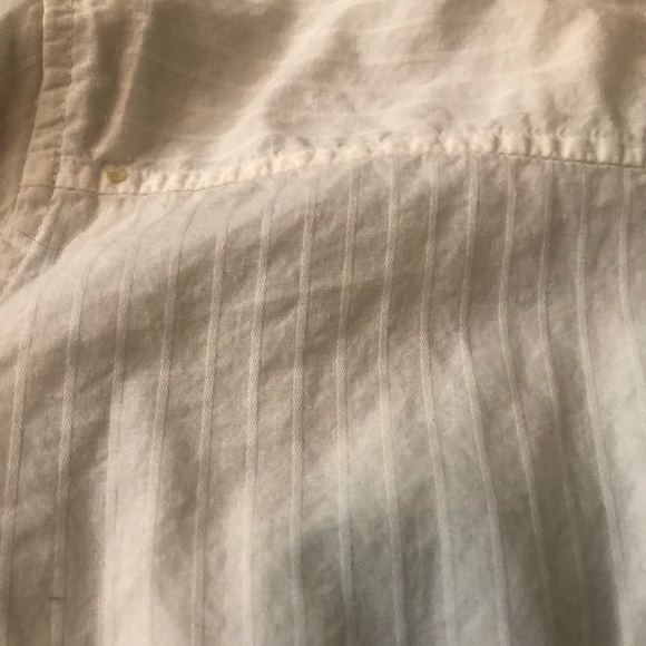 Beautiful long sleeve white button shirt. Size L. - Picture 6 of 8